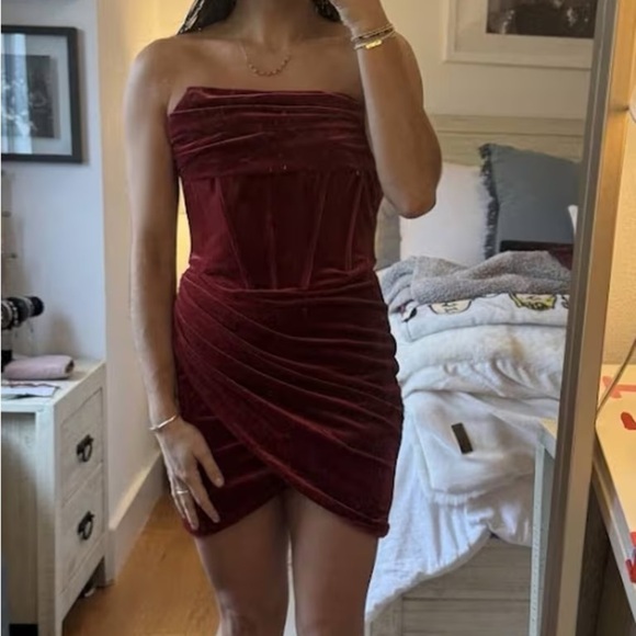 NWT Bardot CLAUDETTE MINI DRESS in rust - velvet maroon - Medium - Picture 5 of 11